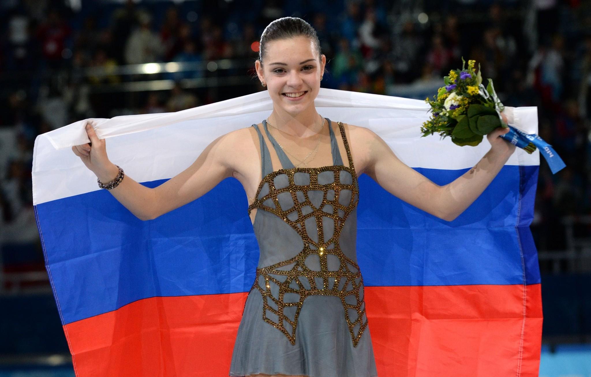 Фото олимпийских чемпионок. Сотникова Олимпийская чемпионка Сочи-2014. Сотникова фигуристка 2014.